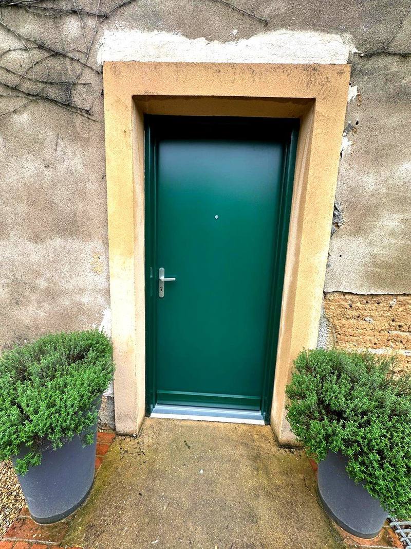 Porte blindée verte maison de caractère Isère